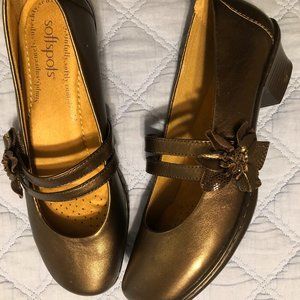 Small heel women's shoes with strap